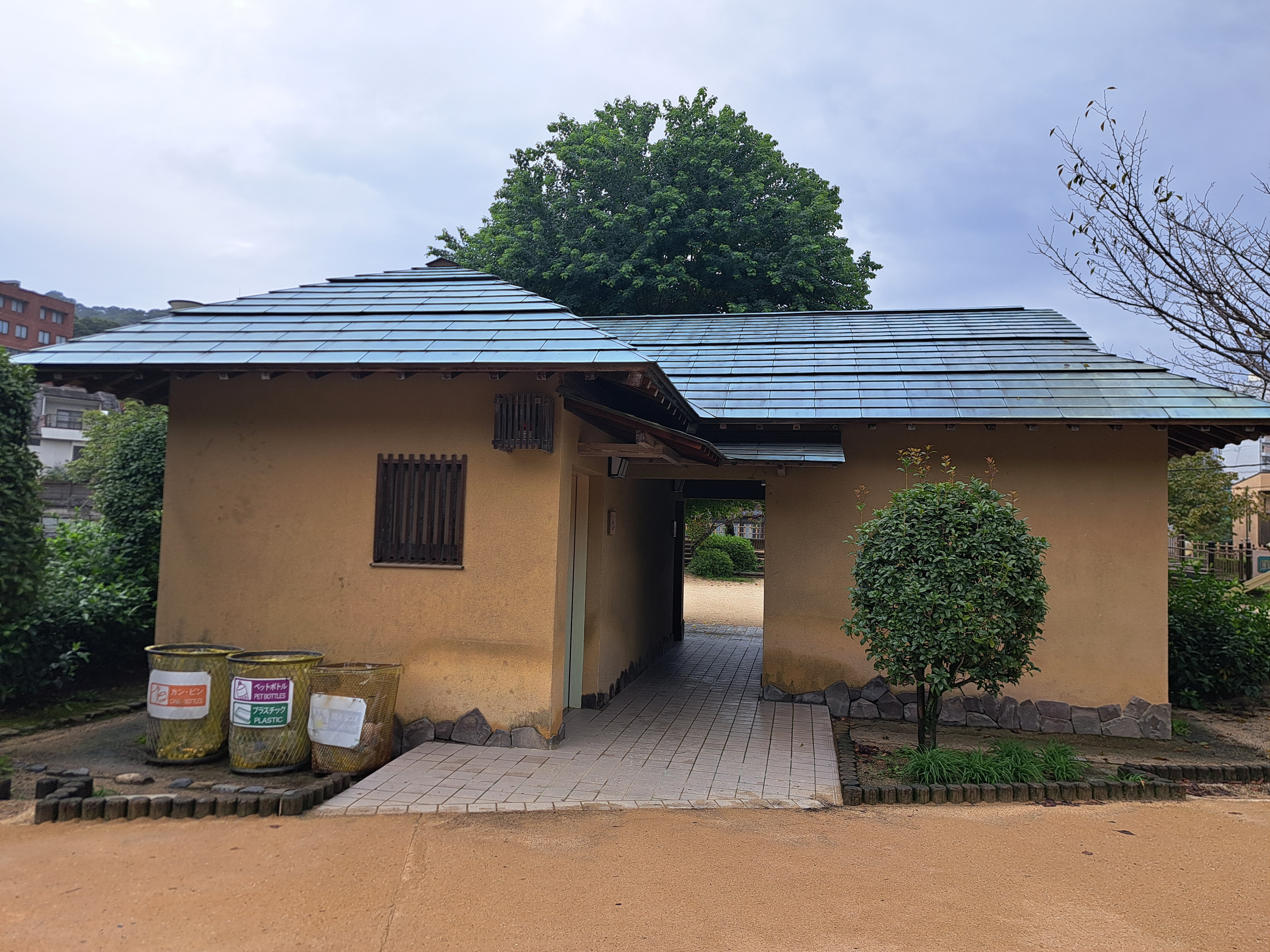 道後公園（遊具広場）公衆トイレ